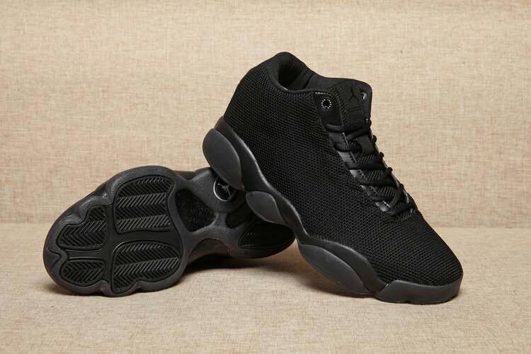 jordan future noir et doré